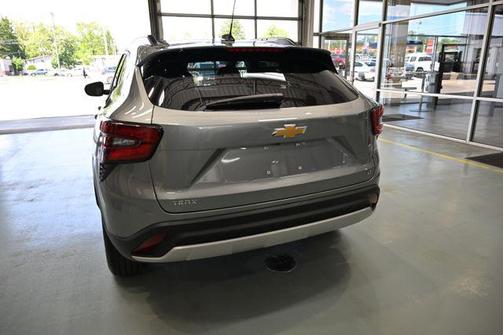 Sterling Gray Metallic 2026 Chevrolet Trax LT