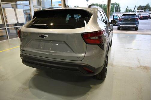 Sterling Gray Metallic 2026 Chevrolet Trax LT