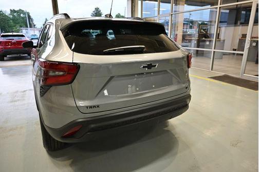 Sterling Gray Metallic 2026 Chevrolet Trax LT