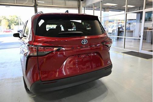 2021 Toyota Sienna XLE 8 Passenger