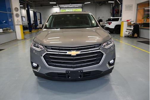 Pepperdust Metallic 2018 Chevrolet Traverse LT Cloth