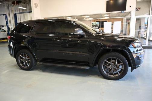 Diamond Black Crystal Pearlcoat 2021 Jeep Grand Cherokee 80th Anniversary 4x4