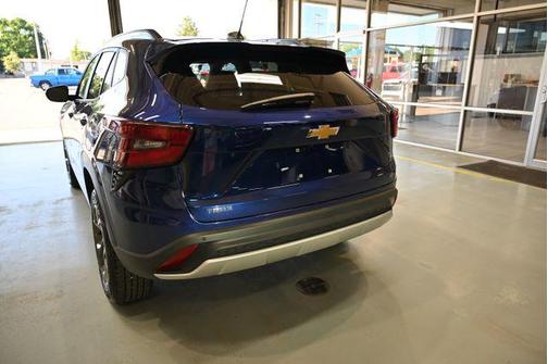 Blue Glow Metallic 2024 Chevrolet Trax LT