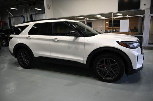 White Metallic 2025 Ford Explorer ST-Line