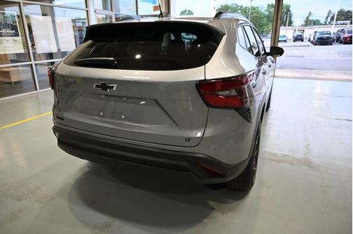 Sterling Gray Metallic 2026 Chevrolet Trax LT