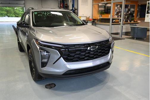 Sterling Gray Metallic 2026 Chevrolet Trax LT