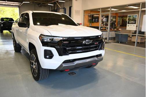 Summit White 2023 Chevrolet Colorado Z71