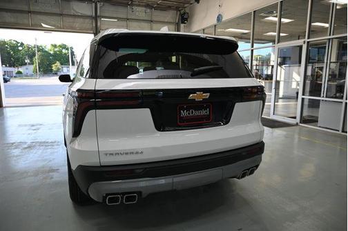 Summit White 2026 Chevrolet Traverse LT