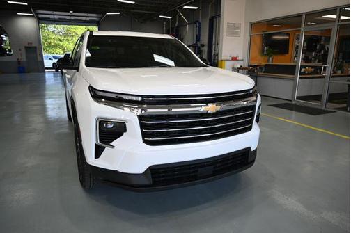 Summit White 2026 Chevrolet Traverse LT