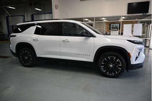 Summit White 2026 Chevrolet Traverse LT