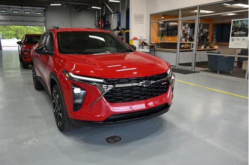 Apex Red 2026 Chevrolet Trax FWD 2RS