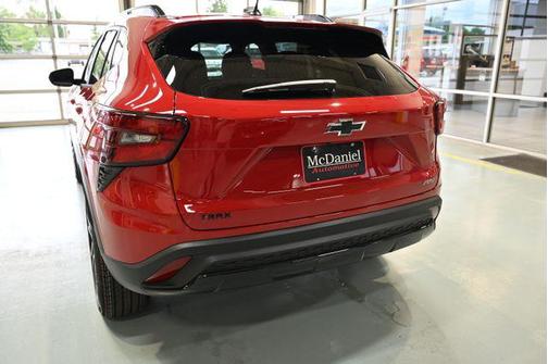 Apex Red 2026 Chevrolet Trax FWD 2RS
