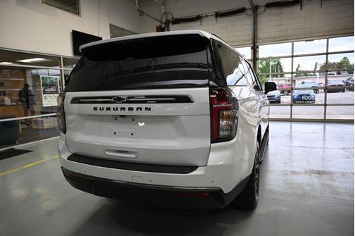 Iridescent Pearl Tricoat 2022 Chevrolet Suburban 4WD Z71