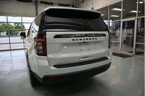 Iridescent Pearl Tricoat 2022 Chevrolet Suburban 4WD Z71