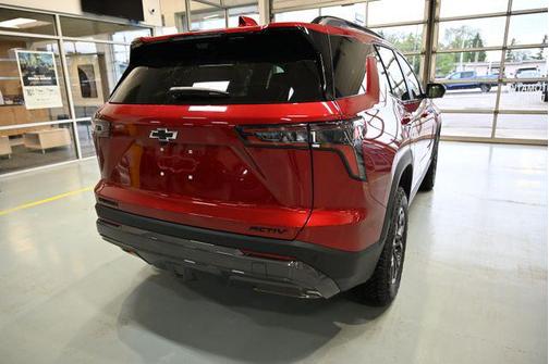 Radiant Red Tintcoat 2026 Chevrolet Equinox FWD ACTIV