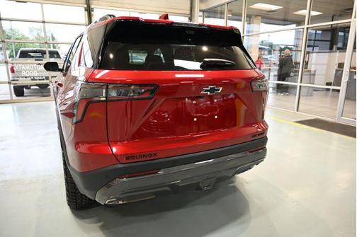 Radiant Red Tintcoat 2026 Chevrolet Equinox FWD ACTIV