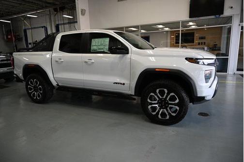 2025 GMC Canyon AT4