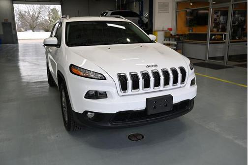 Bright White Clearcoat 2018 Jeep Cherokee Latitude Plus
