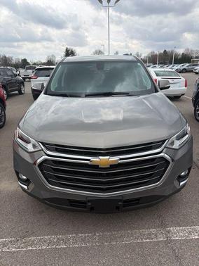 Pepperdust Metallic 2019 Chevrolet Traverse LT Leather