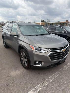 Pepperdust Metallic 2019 Chevrolet Traverse LT Leather