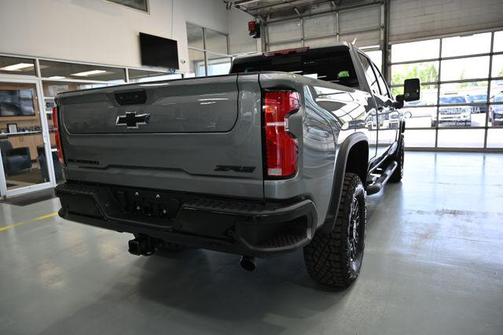 Sterling Gray Metallic 2026 Chevrolet Silverado 2500 Crew Cab, Standard Bed, XR2, 4WD