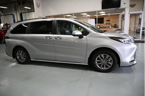 2023 Toyota Sienna XLE