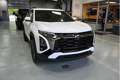 Polar White Tricoat 2026 Chevrolet Equinox AWD ACTIV