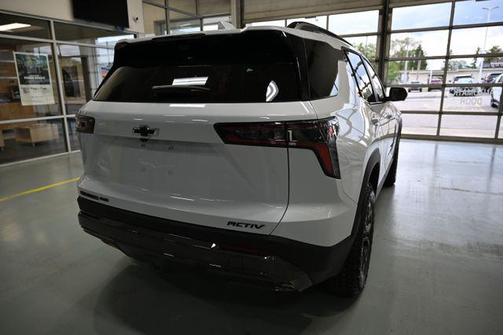 Polar White Tricoat 2026 Chevrolet Equinox AWD ACTIV