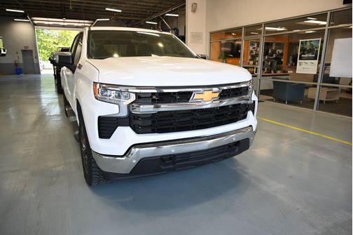 Summit White 2024 Chevrolet Silverado 1500 LT