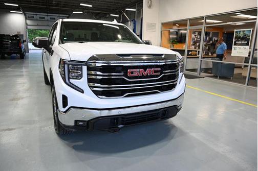 Summit White 2022 GMC Sierra 1500 SLT