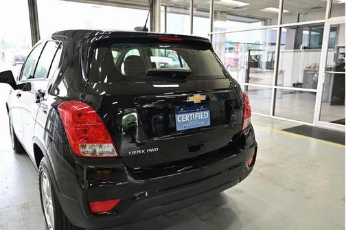 Mosaic Black Metallic 2020 Chevrolet Trax LS