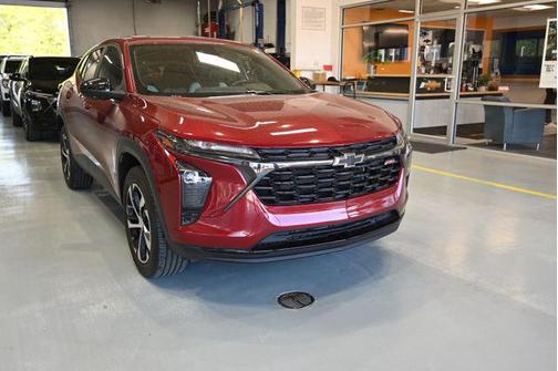 Crimson Metallic 2024 Chevrolet Trax FWD 1RS