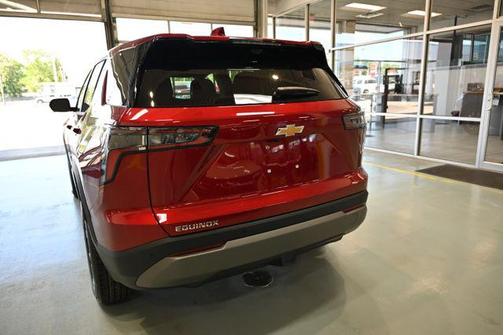Radiant Red Tintcoat 2026 Chevrolet Equinox 1LT