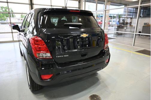 Mosaic Black Metallic 2020 Chevrolet Trax LS