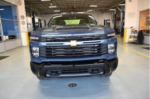 Lakeshore Blue Metallic 2026 Chevrolet Silverado 2500 Custom