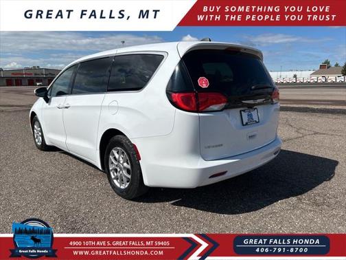 2023 Chrysler Voyager LX