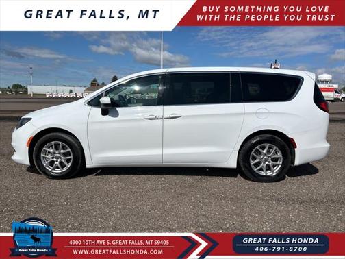 2023 Chrysler Voyager LX