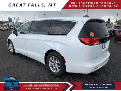 2023 Chrysler Voyager LX