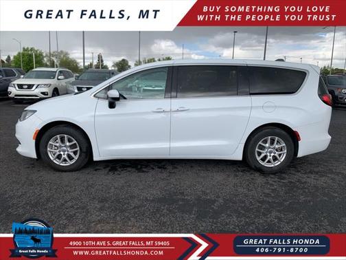 2023 Chrysler Voyager LX