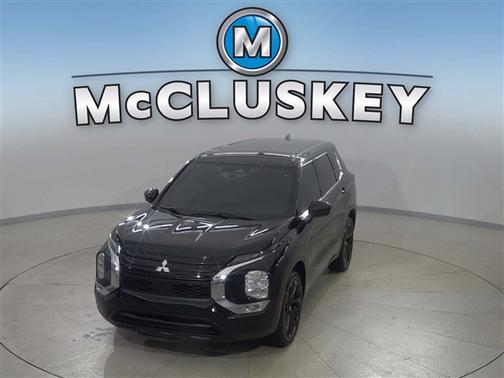 Labrador Black Pearl 2023 Mitsubishi Outlander SE Black Edition S-AWC