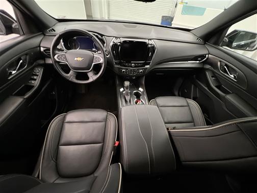Mosaic Black Metallic 2023 Chevrolet Traverse Premier