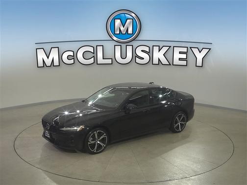 2024 Volvo S60 B5 Plus Dark Theme