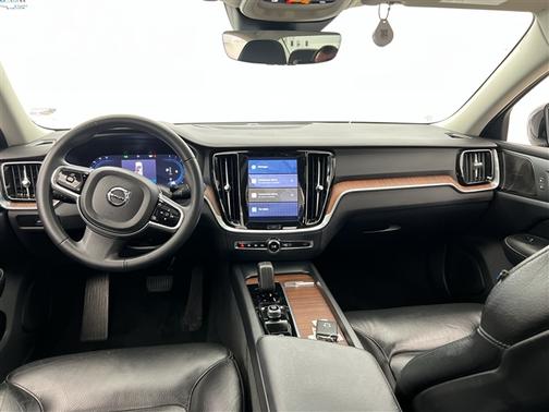 2024 Volvo S60 B5 Plus Dark Theme