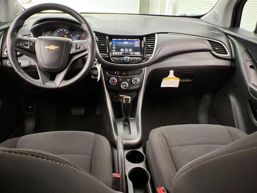 Mosaic Black Metallic 2022 Chevrolet Trax LS