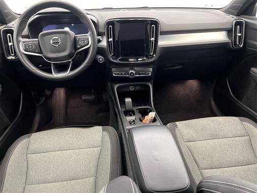 2024 Volvo XC40 B5 Core