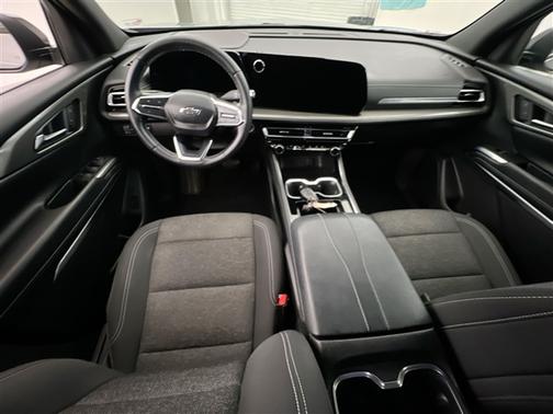 Sterling Gray Metallic 2024 Chevrolet Traverse LS