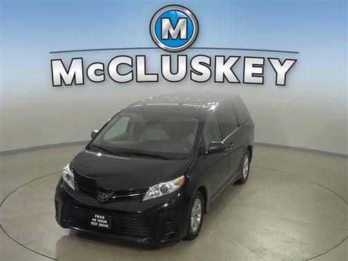 Midnight Black Metallic 2020 Toyota Sienna SE
