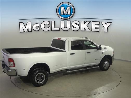 Bright White Clearcoat 2024 RAM 3500 Big Horn Crew Cab 4x4 8' Box