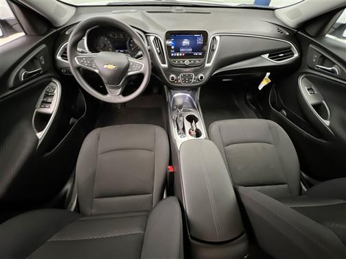 Summit White 2025 Chevrolet Malibu FWD 1LT