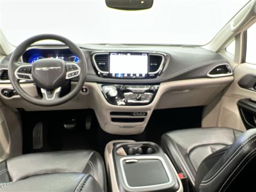 Brilliant Black Crystal Pearlcoat 2023 Chrysler Pacifica Hybrid Touring L